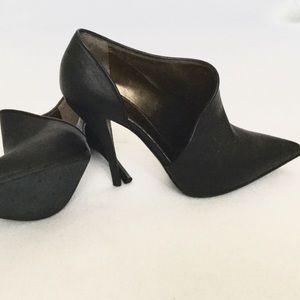 LANVIN charcoal cut out ankle Pumps